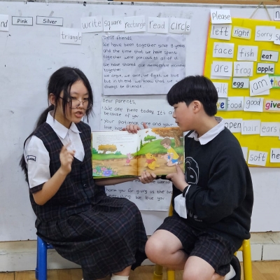Primary students tell stories to Preschoolers